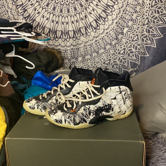 nike shoes - Picture 2 of 4